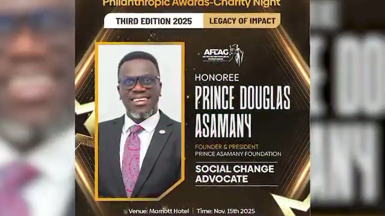 Prince Asamany receiving the 2025 Social Change Advocate Award